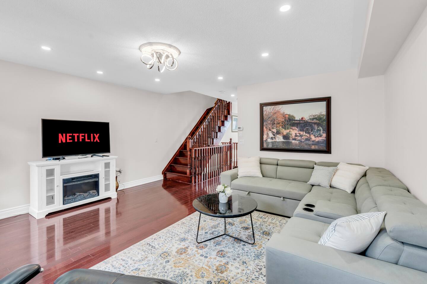 Scarborough 4BR Retreat for 10 Guests