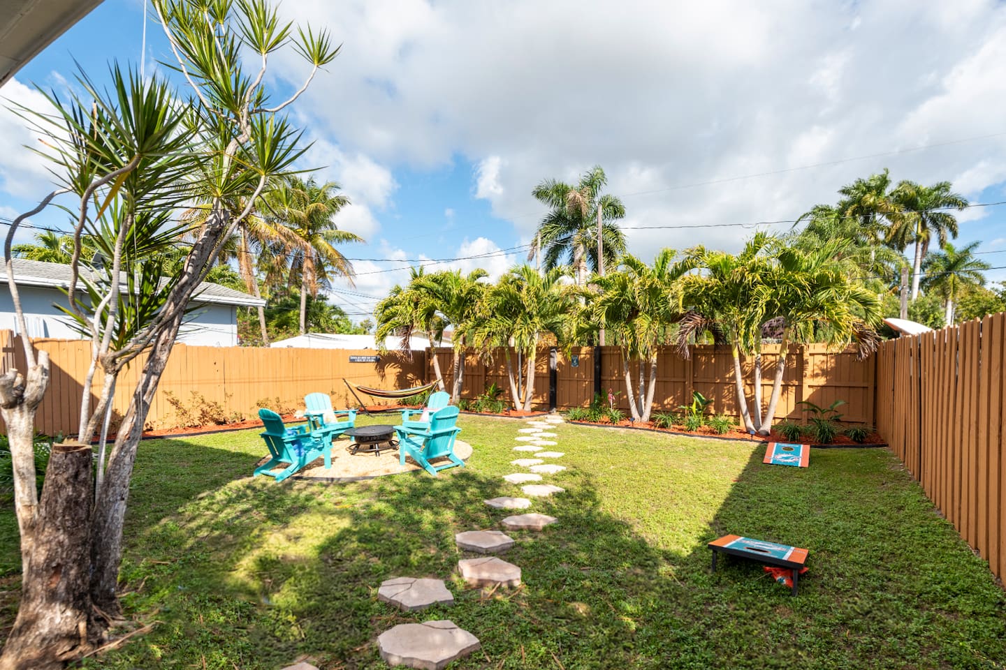 Tropical Retreat 8 min to Beach 20 min to Stadium