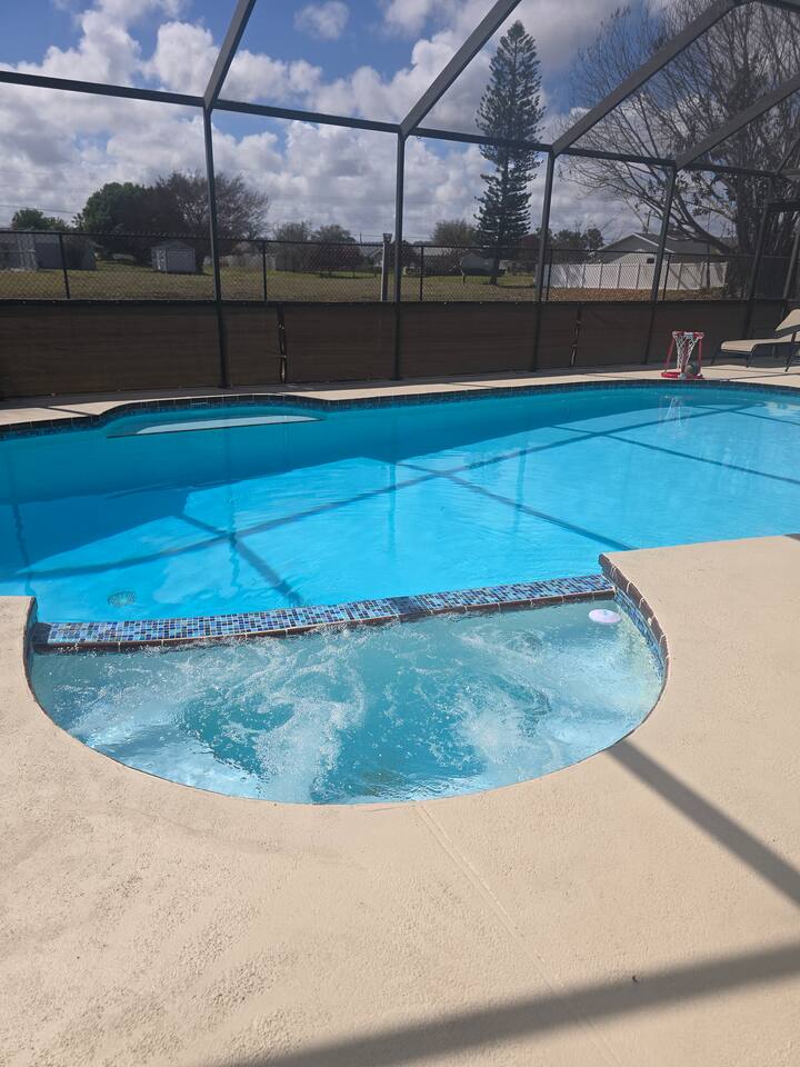 Poolside Palms - 3bd/3ba Sleeps 18