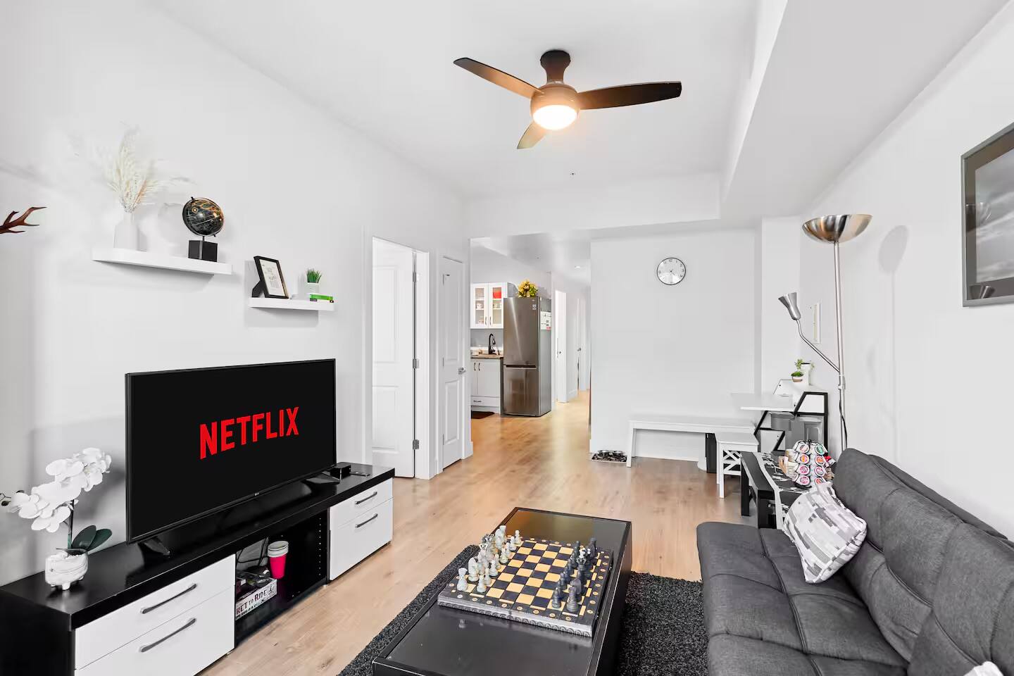 Beautiful Family Suite & Backyard Picnic & Games