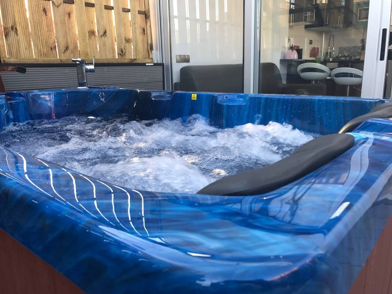 Azotea íntima con jacuzzi y vistas Barcelona 360º