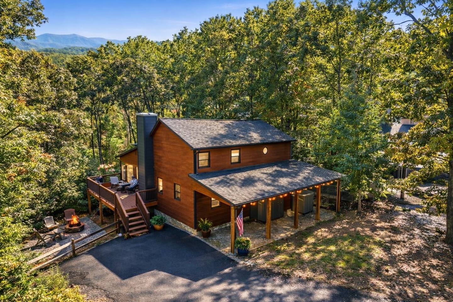 7 Mins to Blue Ridge | Hot Tub | Game Rm | Firepit