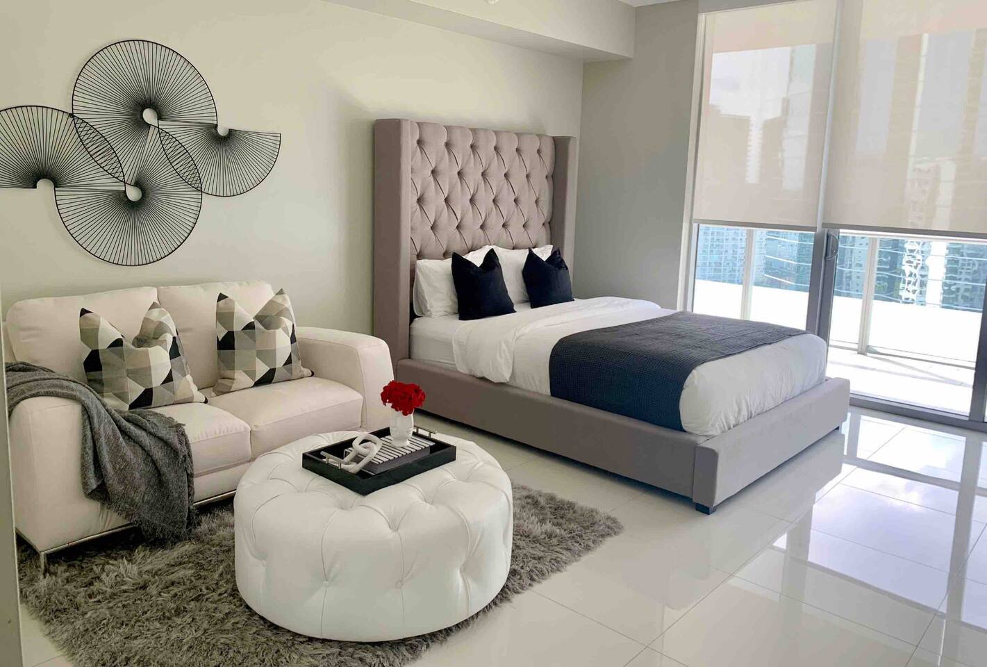 Studio in the heart of brickell with city views!