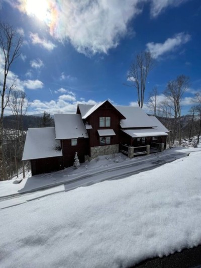 Eagles Nest Cabin w/ Hot Tub, Fireplace & Views! photo 8