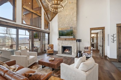 Eagles Nest Cabin w/ Hot Tub, Fireplace & Views! photo 3