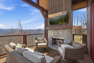 Eagles Nest Cabin w/ Hot Tub, Fireplace & Views! photo 4
