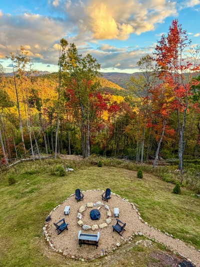 Eagles Nest Cabin w/ Hot Tub, Fireplace & Views! photo 5