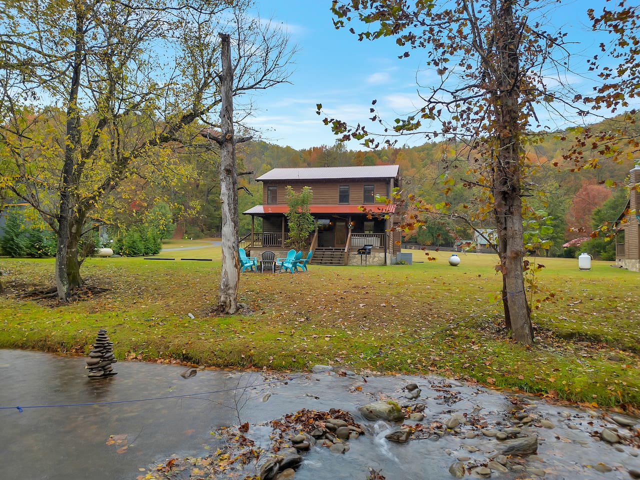 Creekside Cabin Retreat w/ Hot Tub