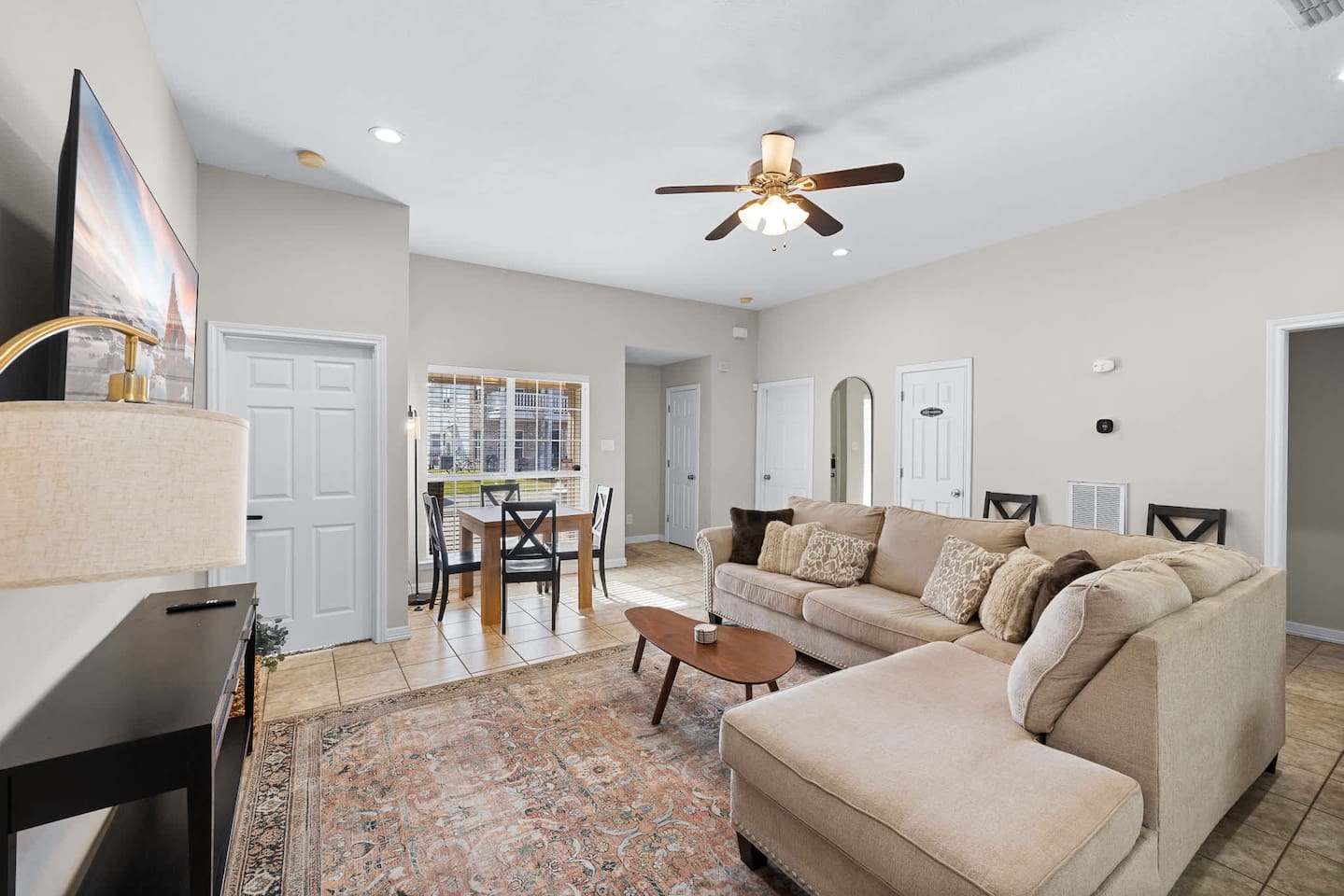 Walk to A&M & Northgate | Kings | Patio