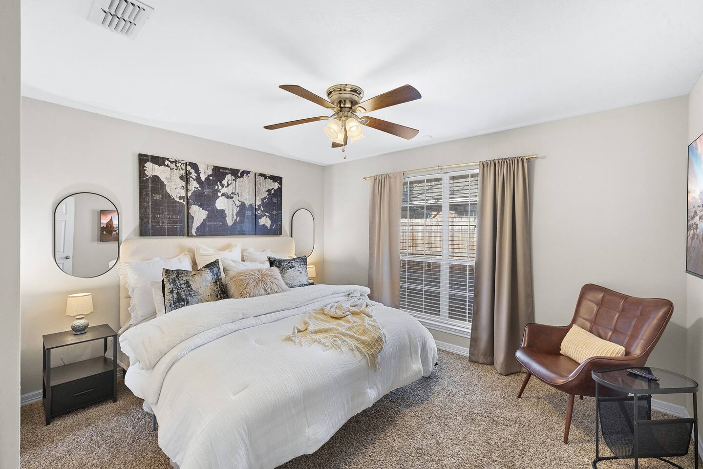 Spacious 2BR House, Steps from A&M - King - Patio