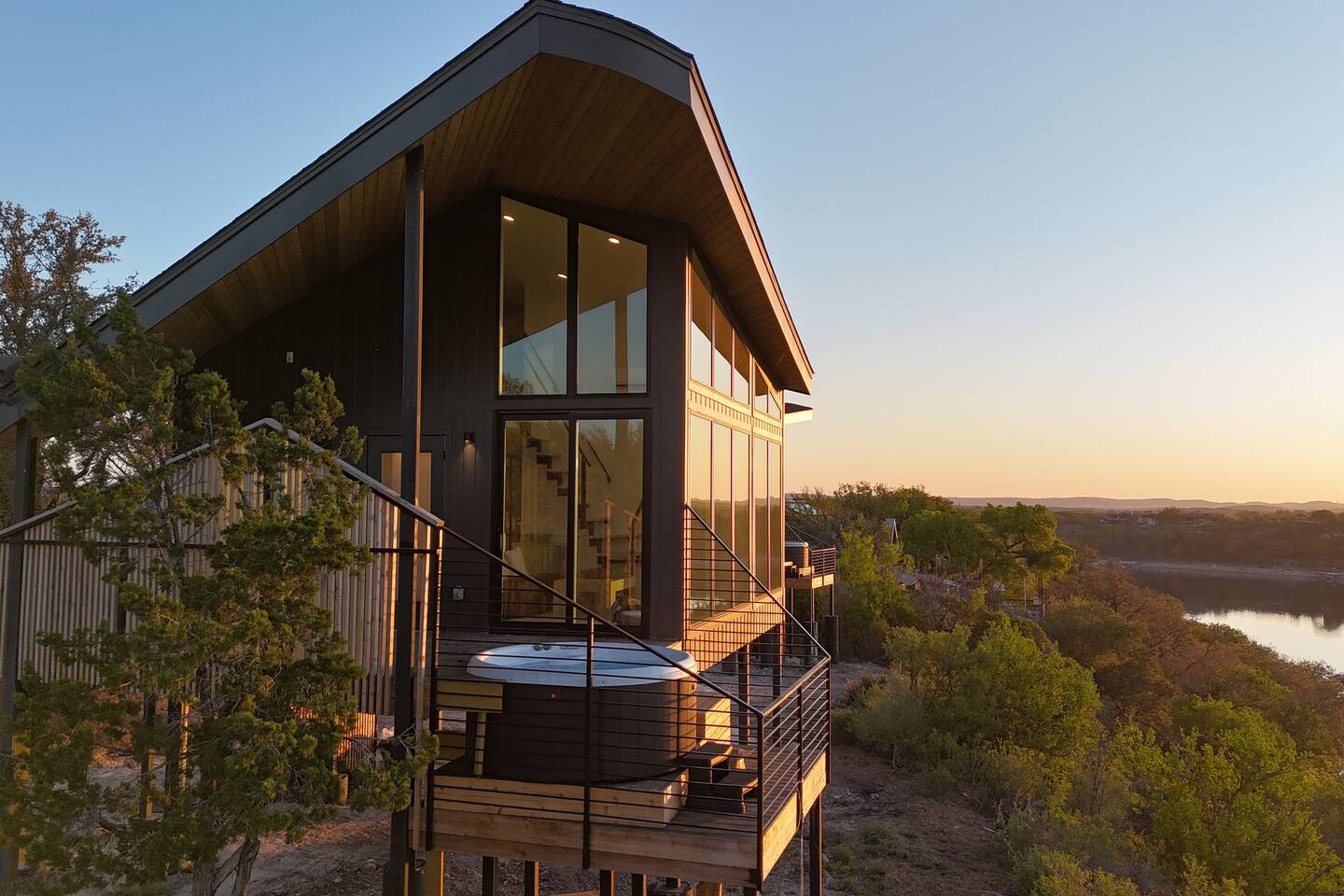 Eden Luxury Cliffside Cabin on Lake Travis