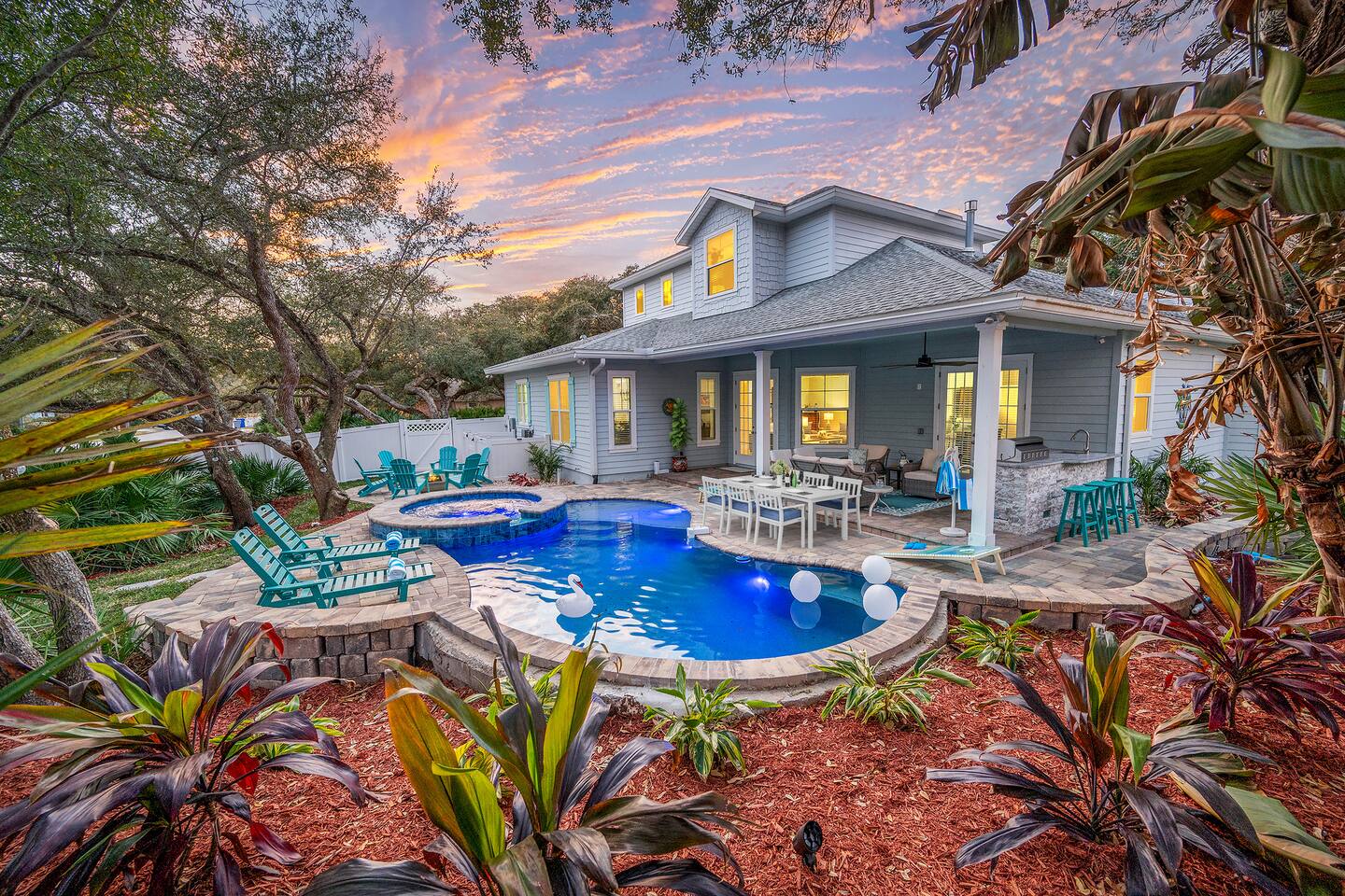 Pool+Hot Tub! Summer Kitchen, Putt Putt & Fire Pit