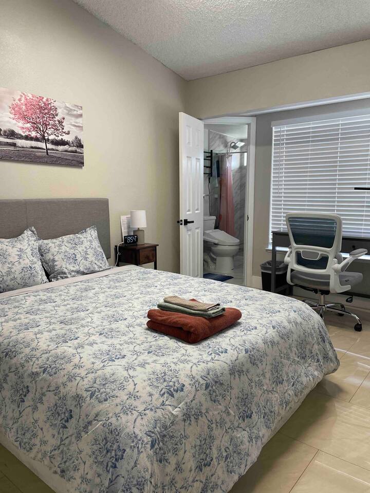 3217-2 Private Mini Master Bedroom & Bath, No.2