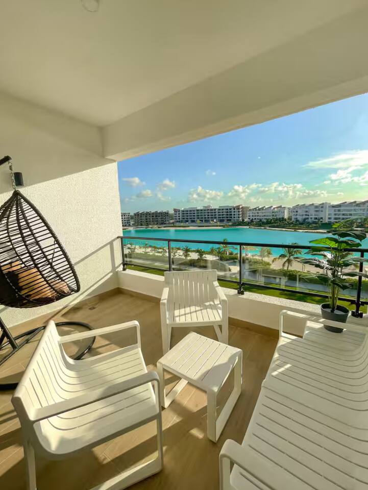 Tropical Escape! Breezy Lagoon + Pool Views