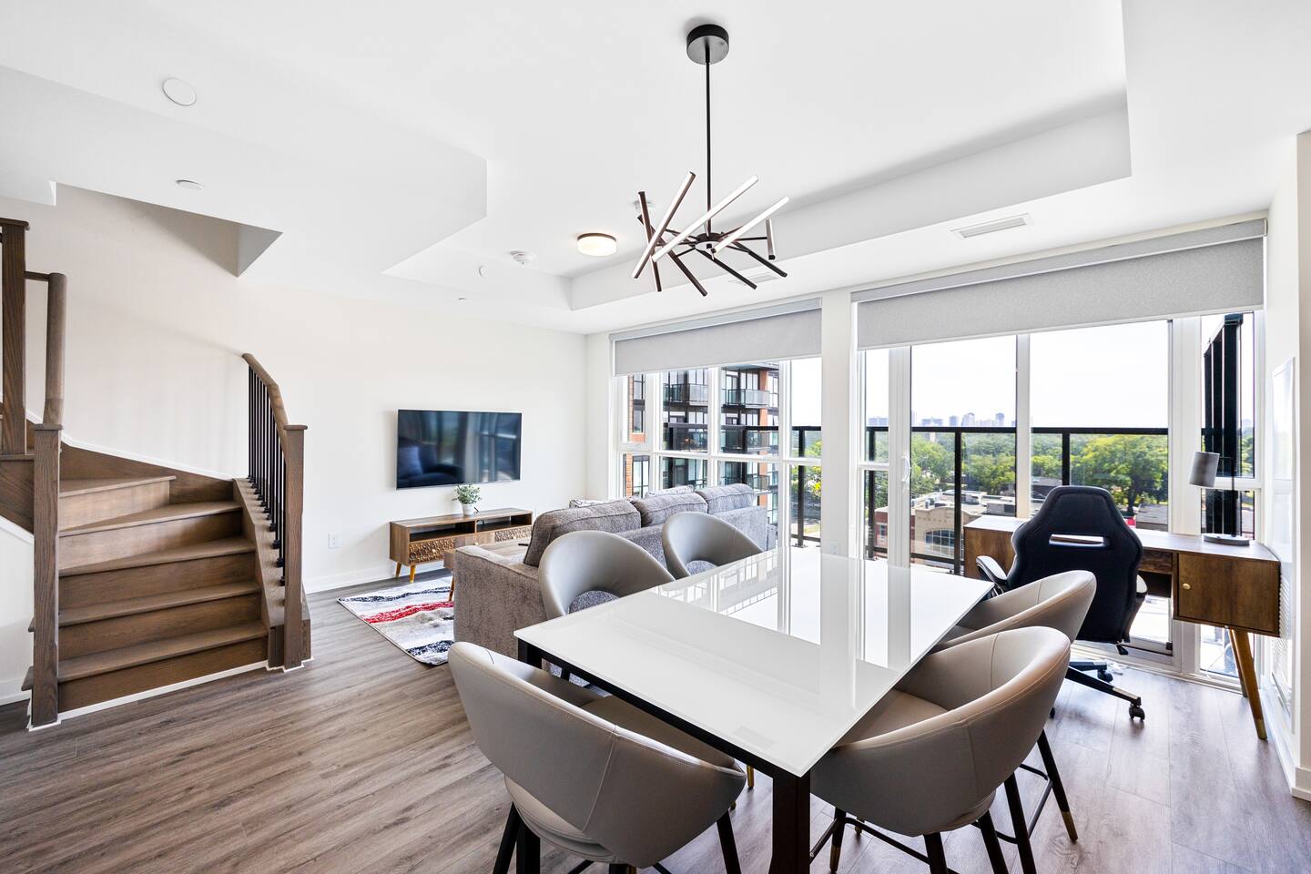 Modern 3Br+Den 2-Storey Townhome w/free parking