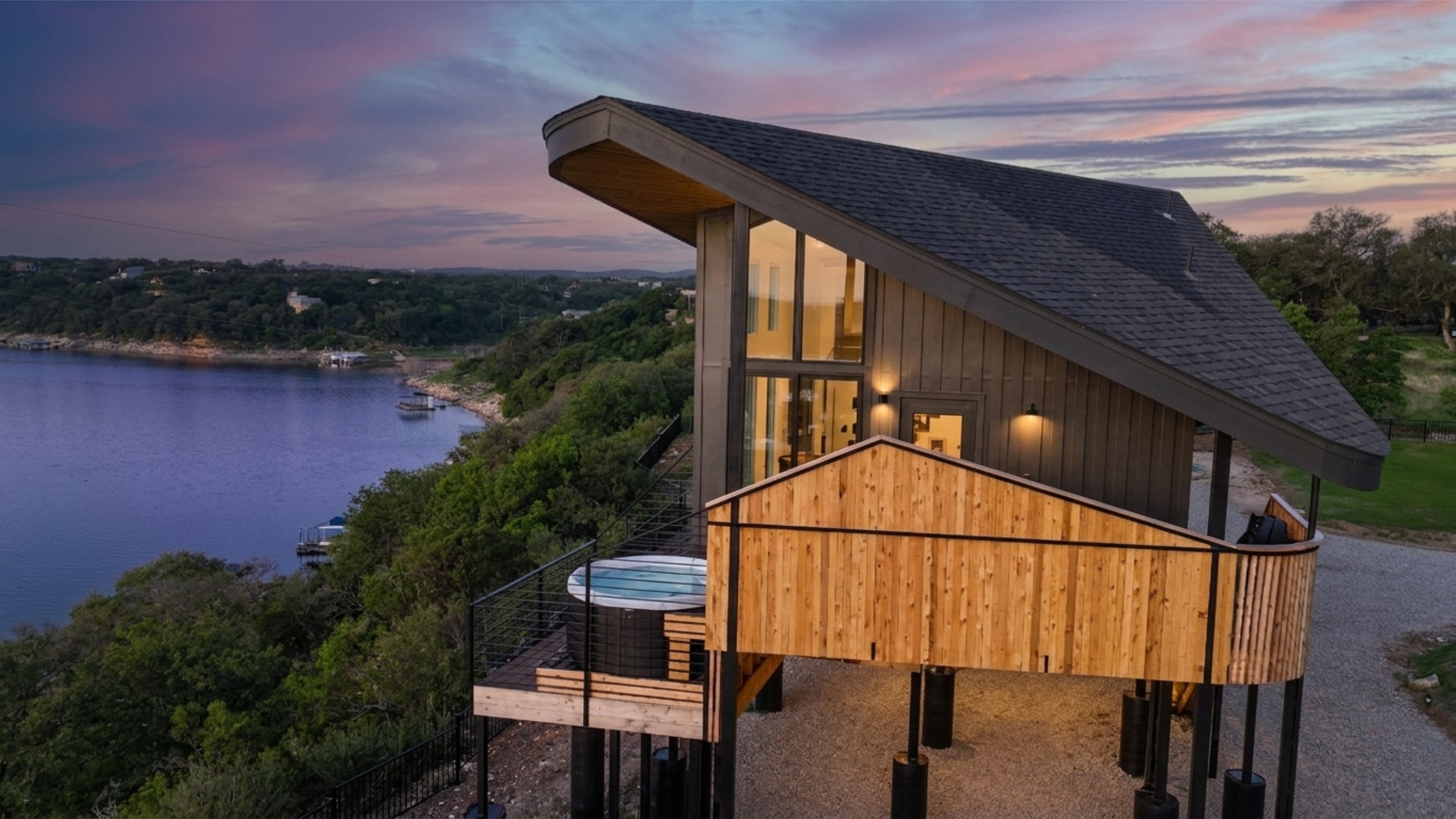 Jasper Luxury Cliffside Cabin on Lake Travis