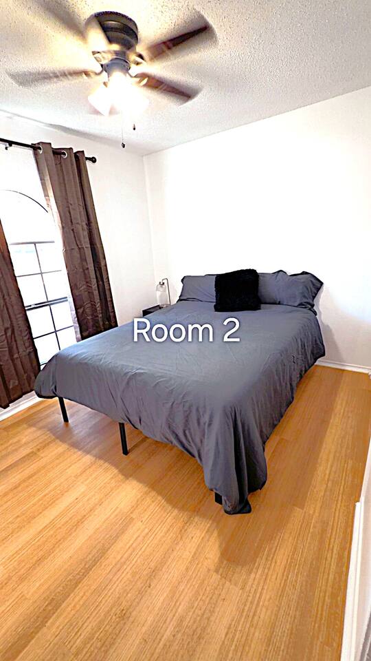 Bedroom 3 with queen bees all bills paid free wifi