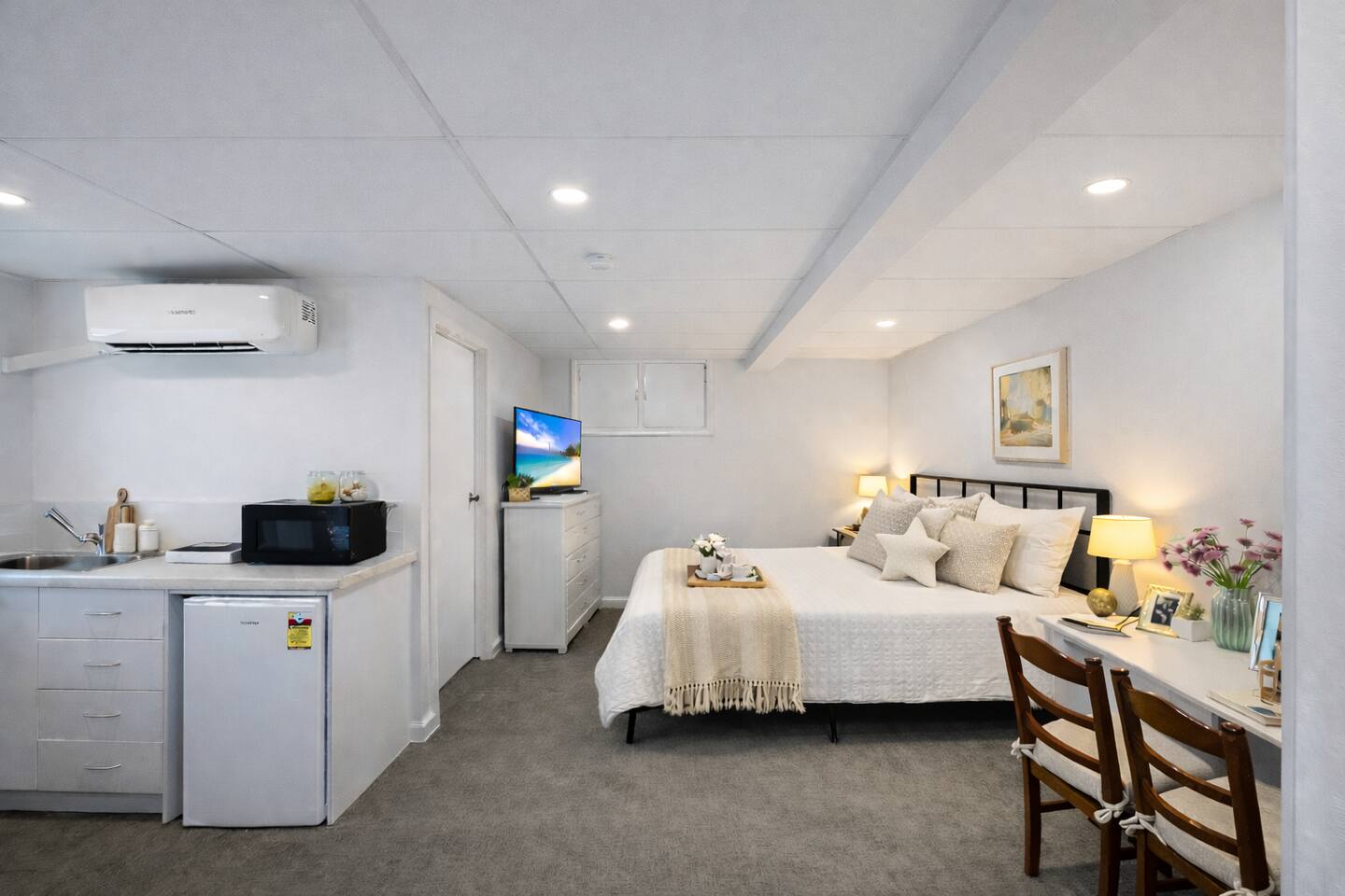 Self-Contained Studio| Near Westfield Chermside