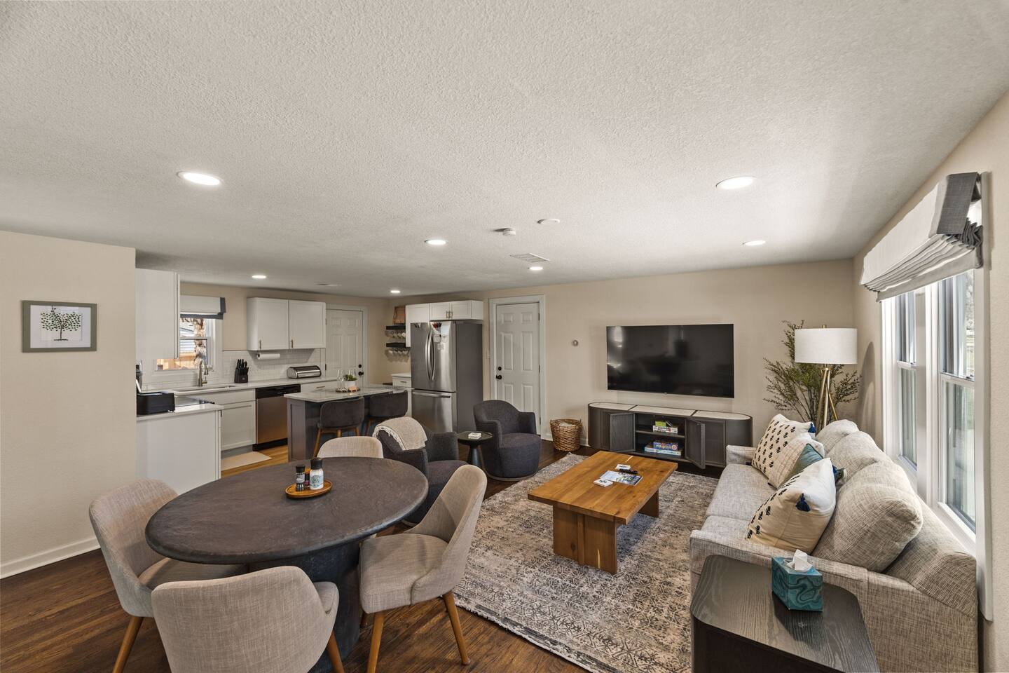 Modern Home in Overland Park KS | Parking | Wi-Fi