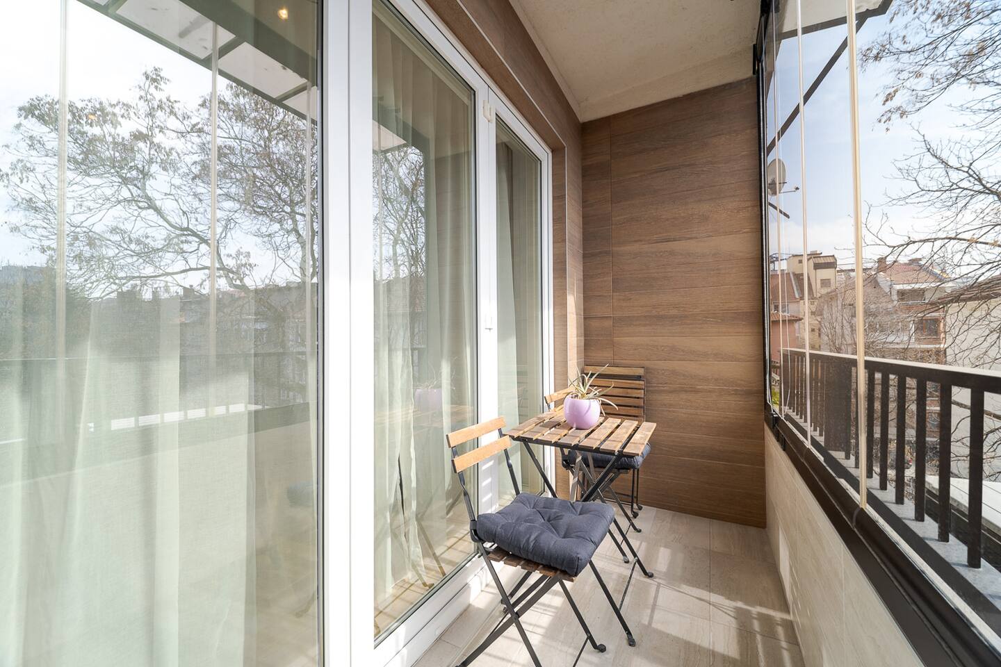 New and cosy, central location near Zaimov park