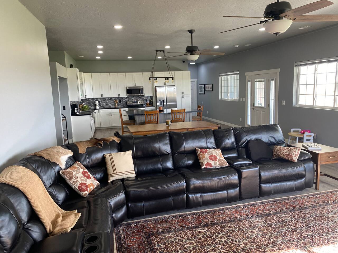 Lakeview | Sleeps 12 | RV hookup