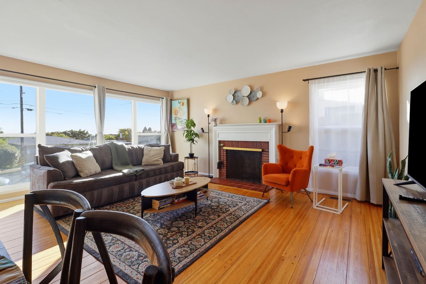 Relaxing 4 bedroom | Full Kitchen & Dining | BART