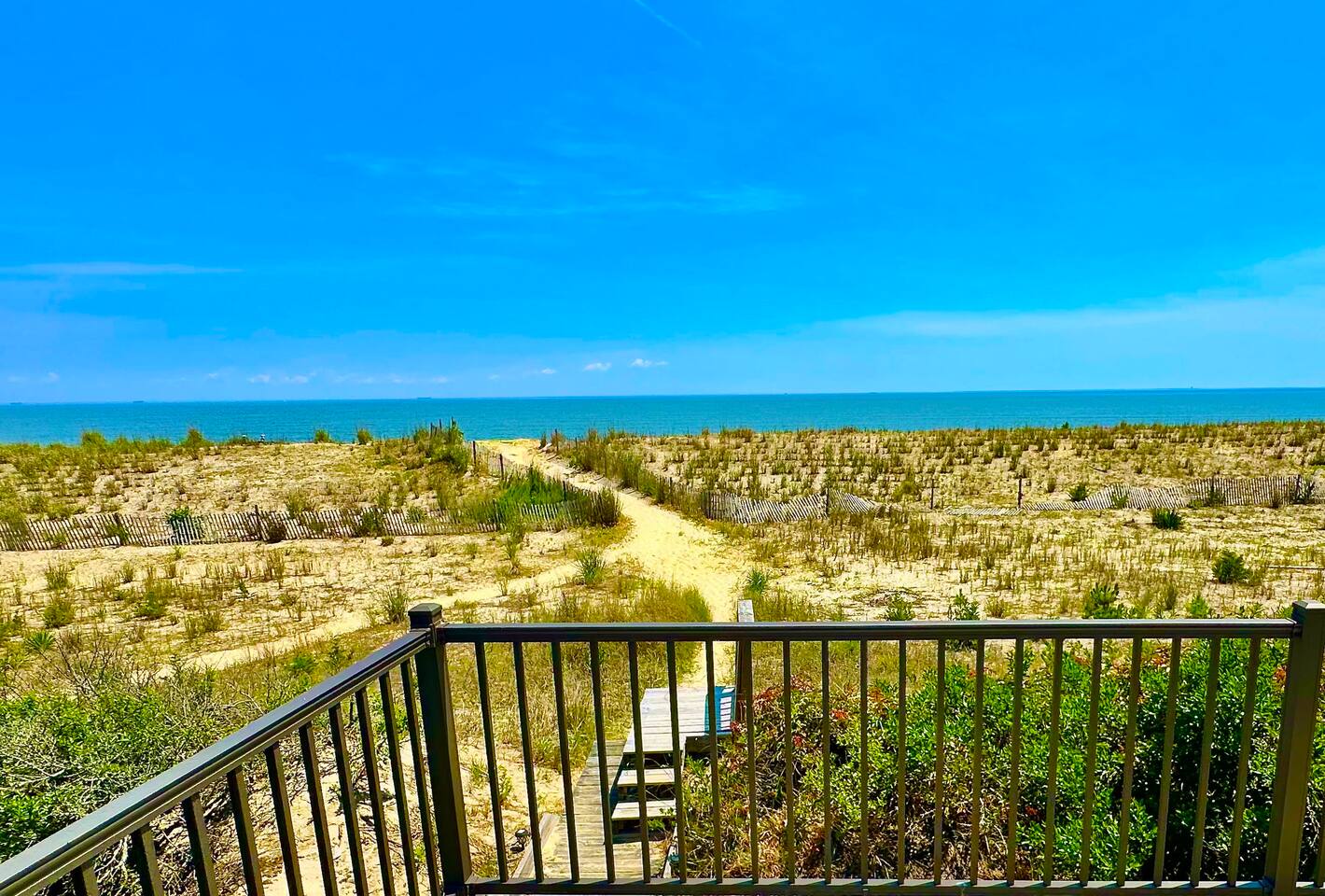 Beachwalk: ON BEACH. Pet-Friendly. Linens Incl.