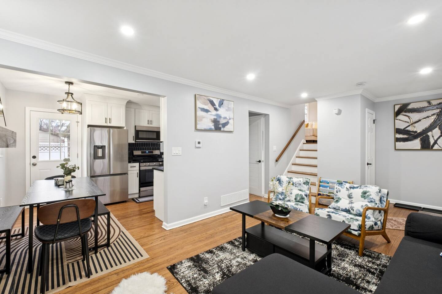 Elegant 4BR Stay near Hospitals & Colleges +B/Yard - Holiday Home