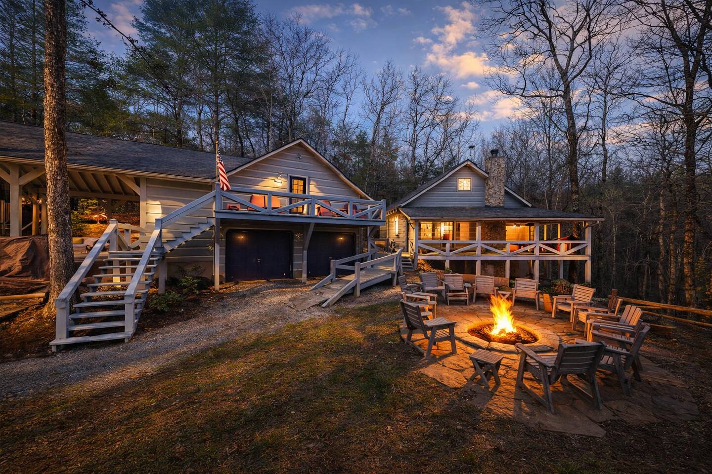 Campfire Cabin • Hot Tub • Fire pit• Sleeps 12