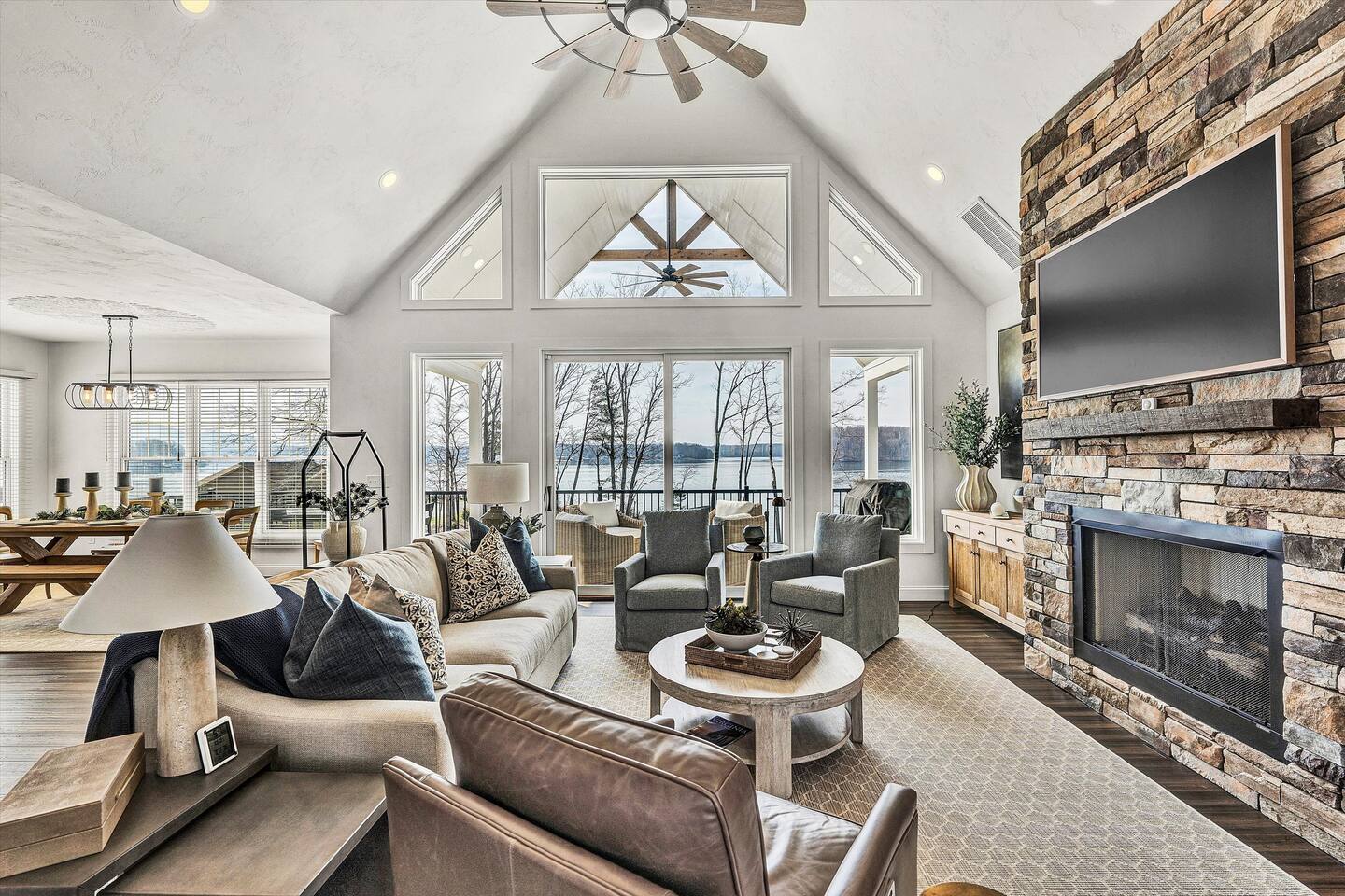 LuxuryLakeFront-5 bedrooms-Game Room-Private Dock
