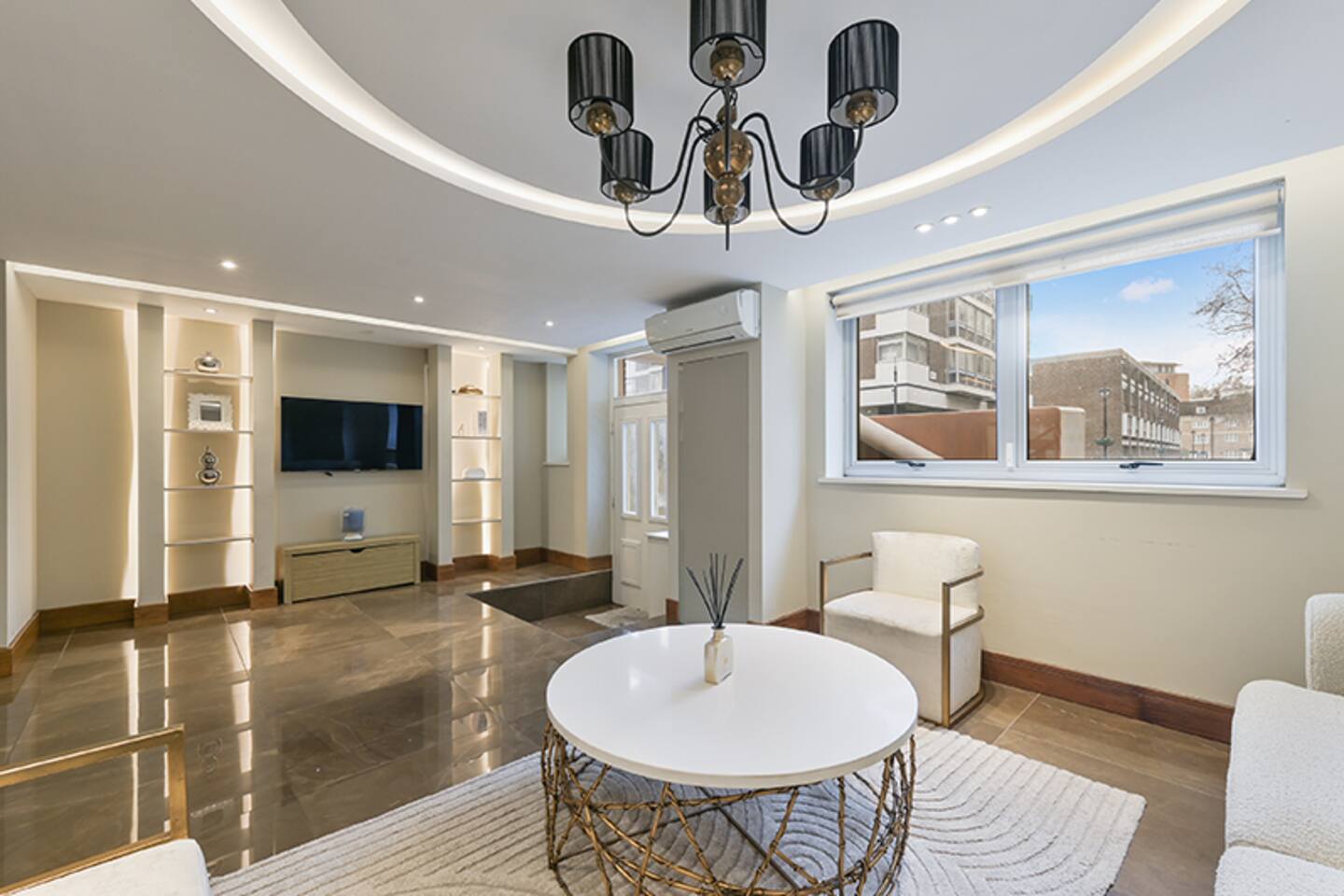 Premium Chic 4BR Hyde park Home with A/C