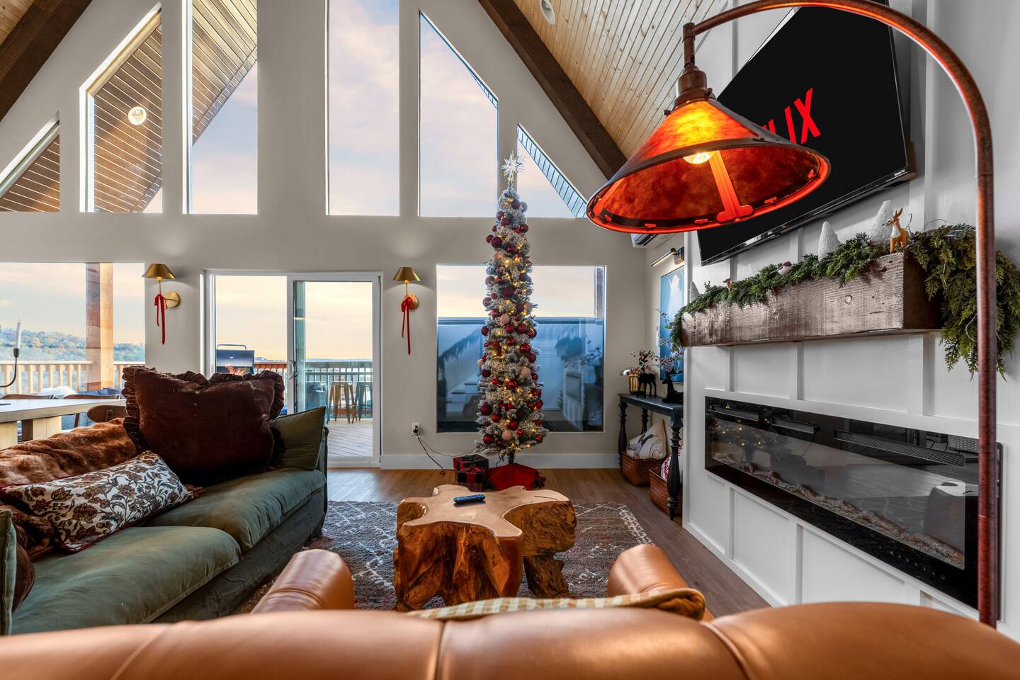 3BR * Hot Tub * Firepit * Games * Deck * Lakeview