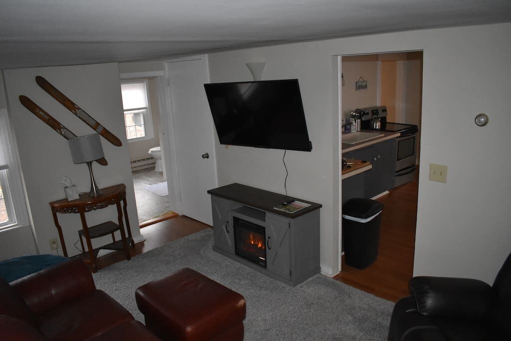 5 bd, 1 Bth, Prime Location: All Season Rental