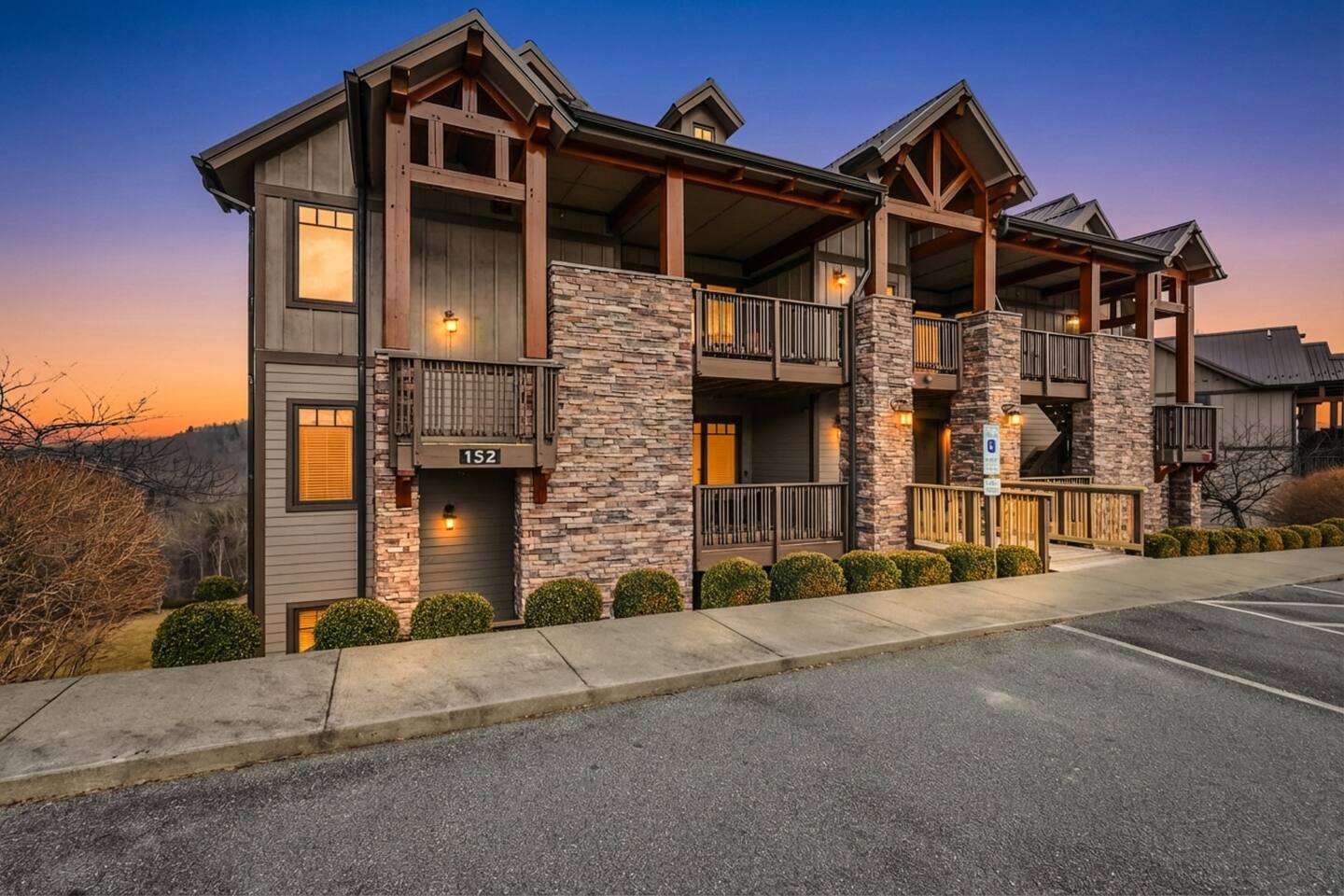 Starlight Summit - Cabin Rental in Boone, NC