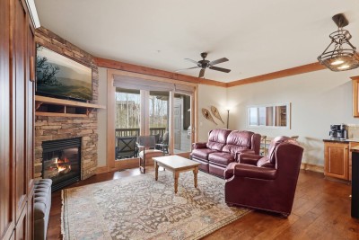 Cozy 1BR Condo w/ Stunning Long-Range Views + Pool photo 10