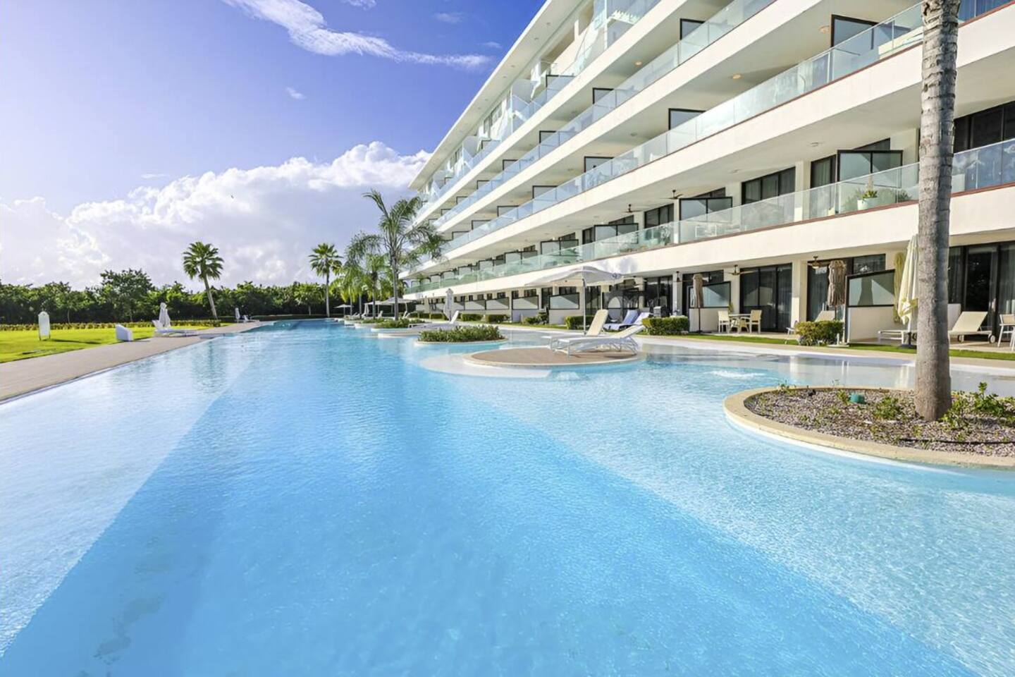 Swim-Up de Lujo en Punta Cana | Piscina de Ensueño