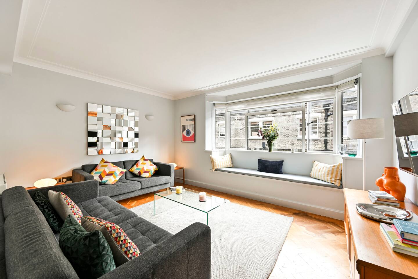 Central Bloomsbury 2BR | Walk to British Museum