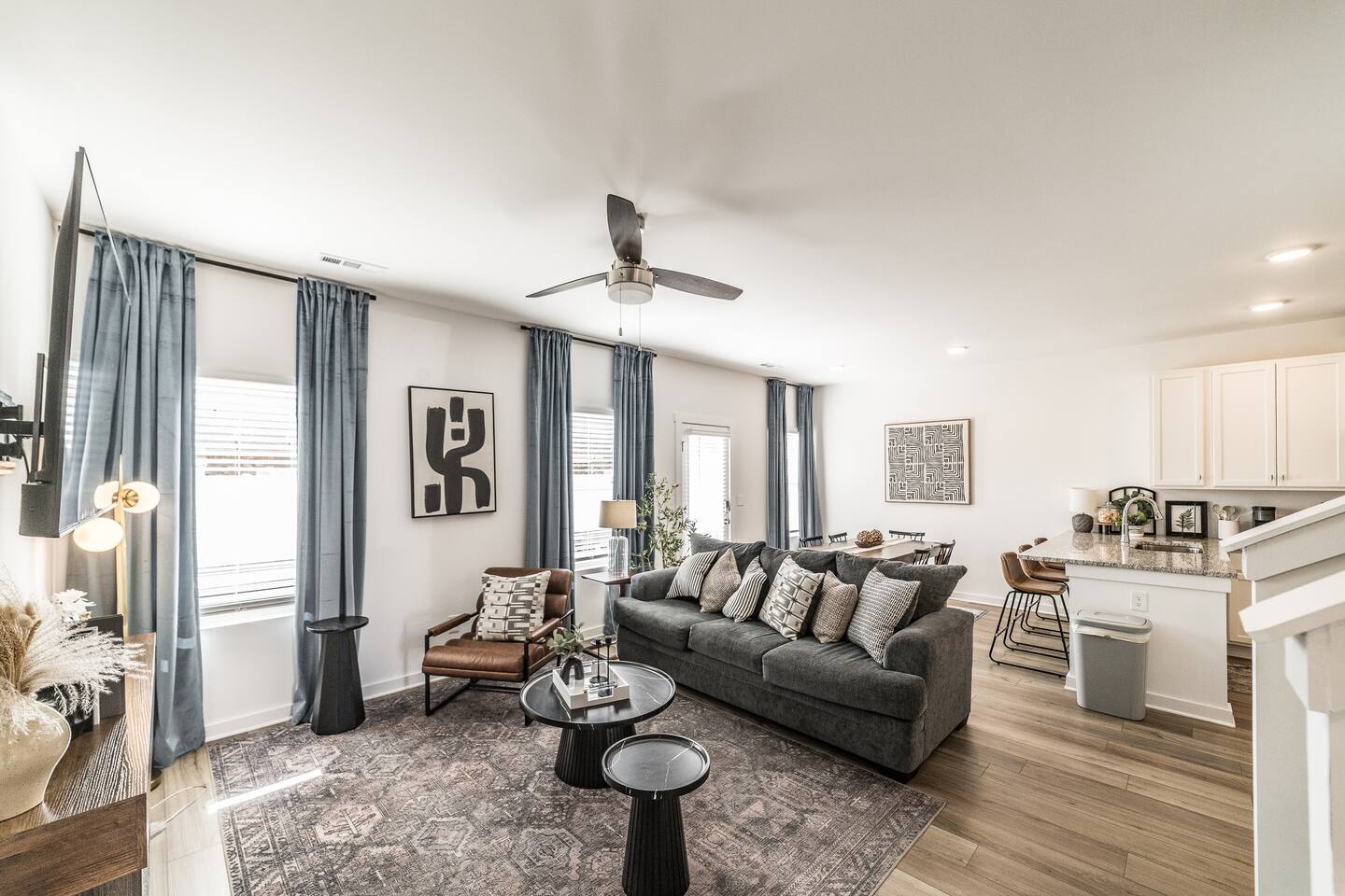 Modern Huntsville Townhome • Minutes to MidCity