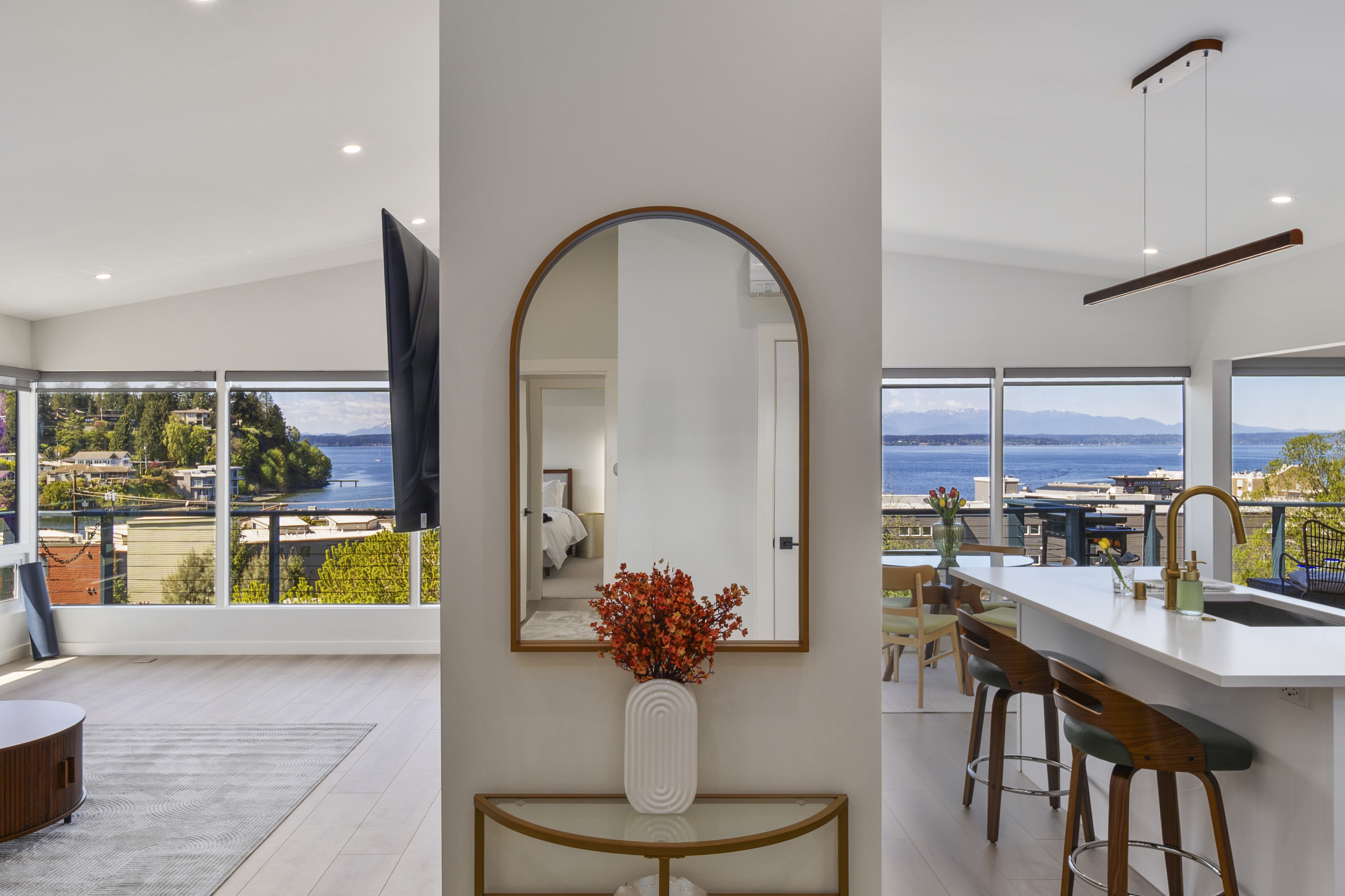 Luxury Waterview Stay l By Stadiums +Walk To Beach