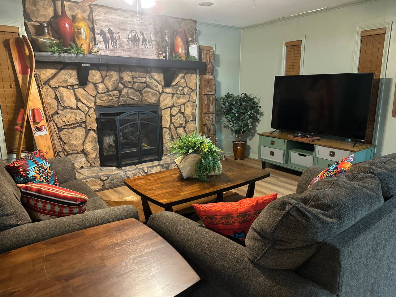 Rustic Lodge•Fenced in Yard| Deck