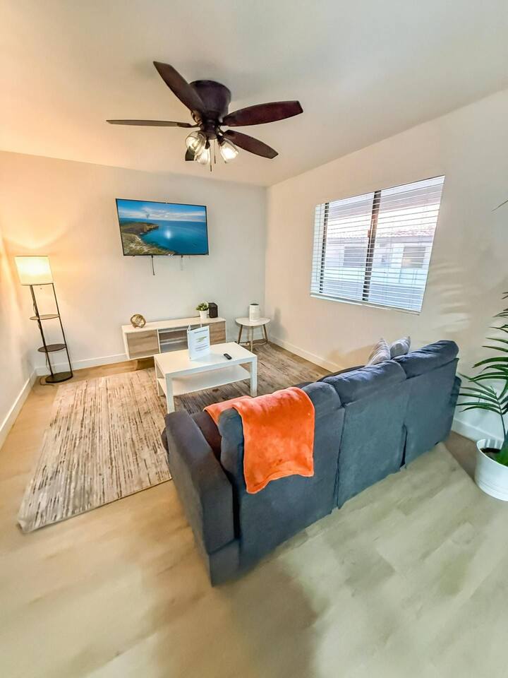 2BR | Free Parking | Pool | Near Sloan Park