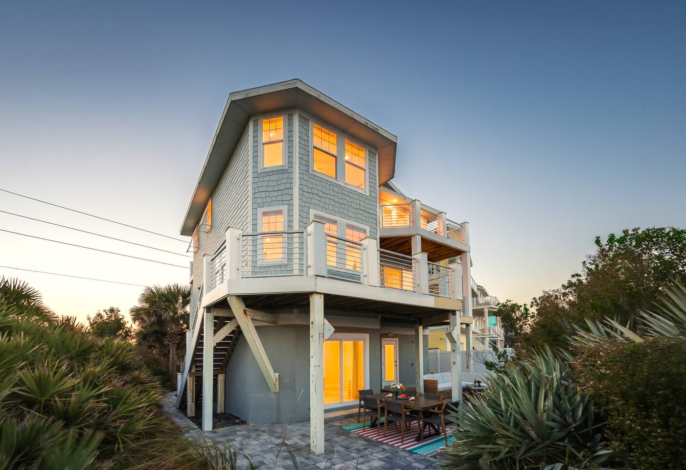 Direct Beachfront|Game Room|Bikes & Elevator