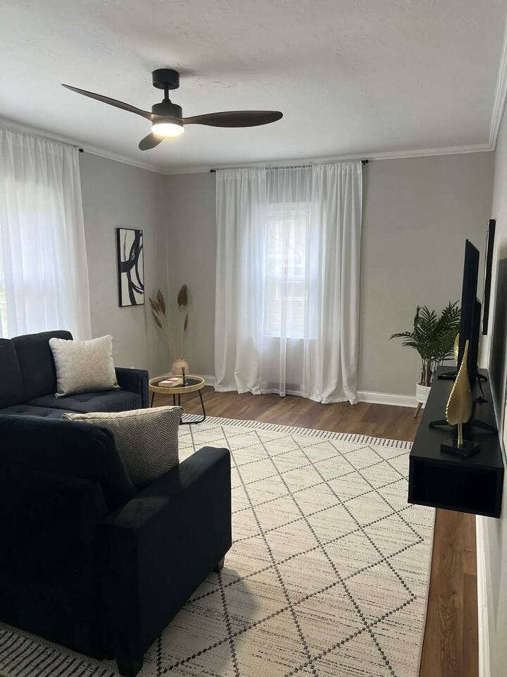 Cozy Fox River Valley Home – Perfect for Families!