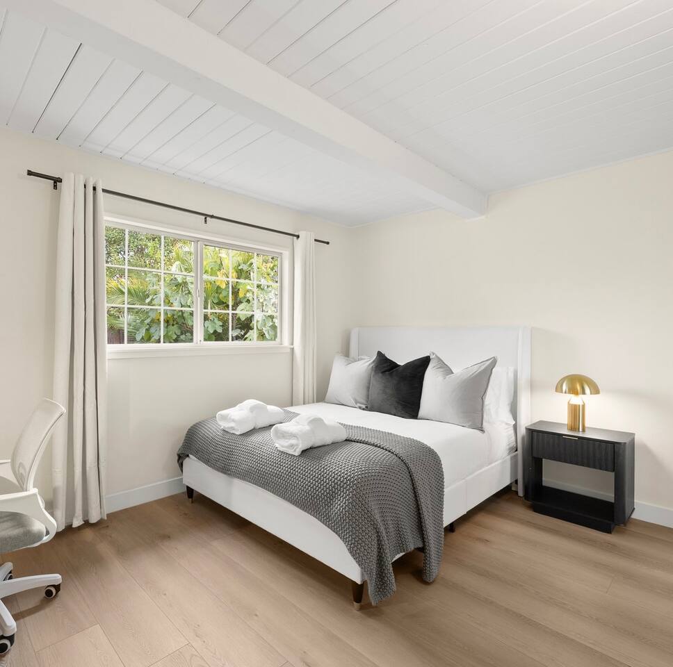 Alpha Home • Trendy Stay near Stanford