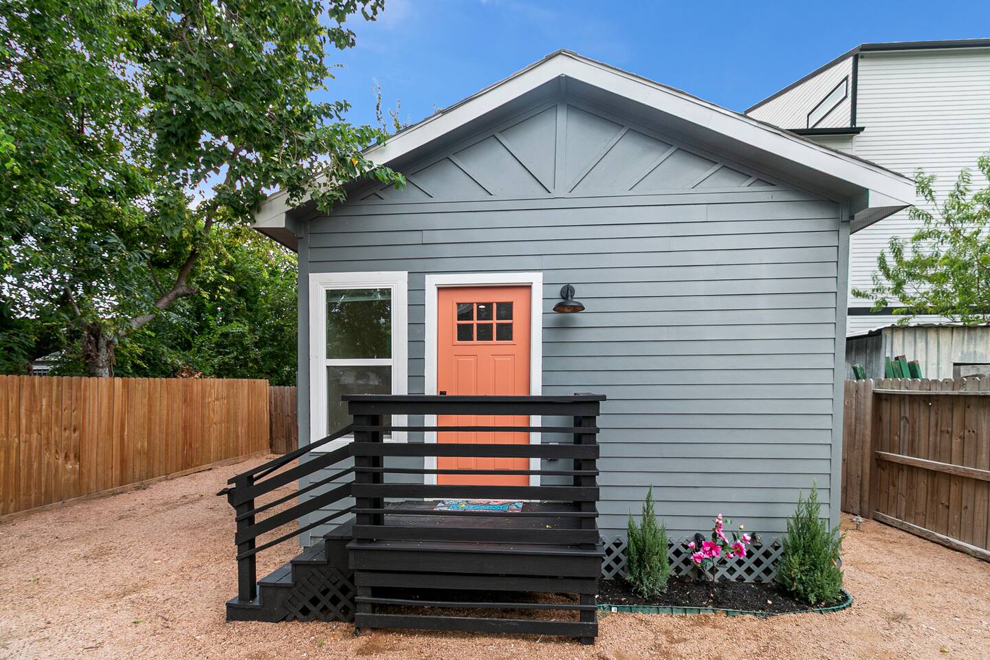 Urban Onyx Retreat #B | Stylish Houston Escape