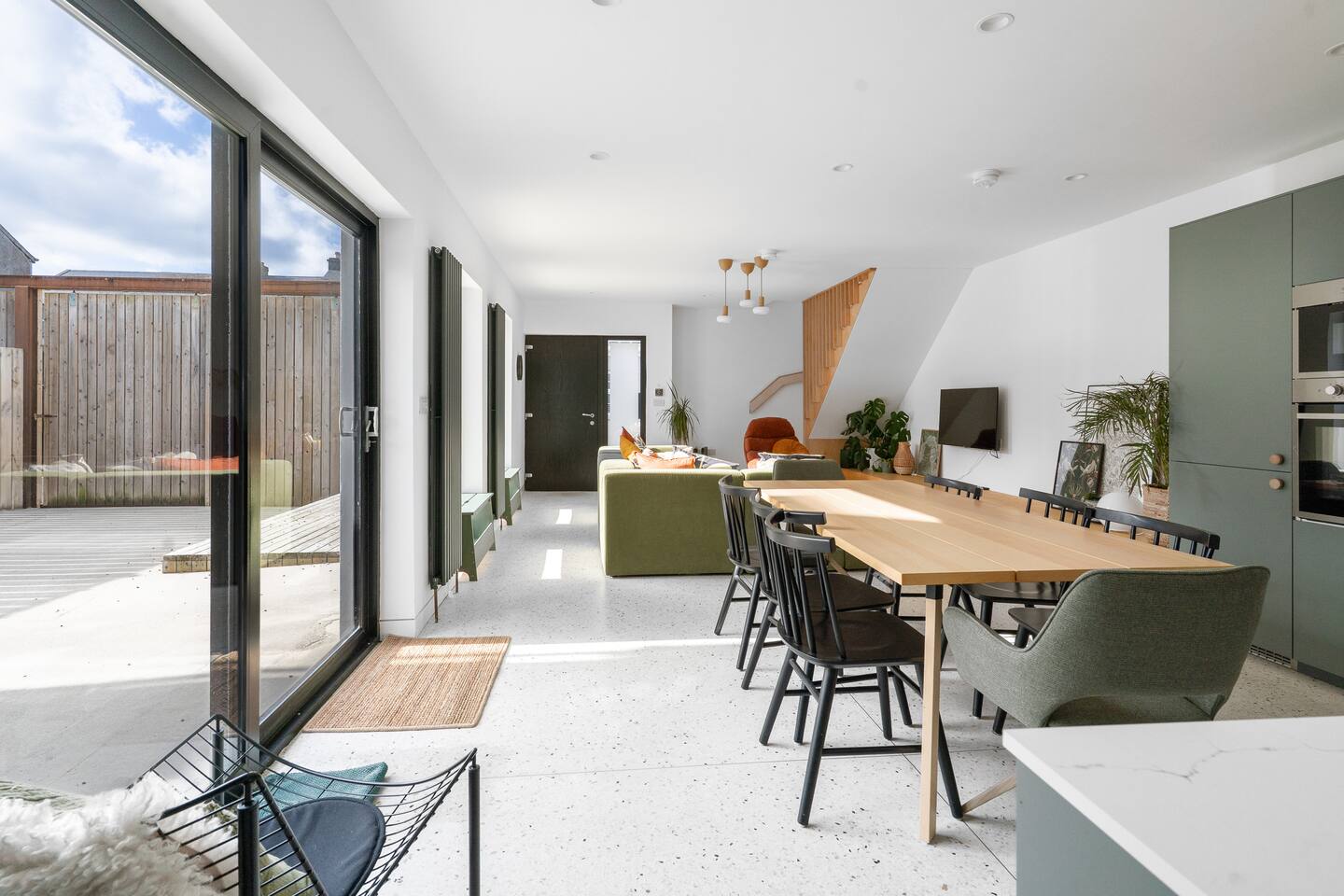 Modern Portrush Home | Sleeps 8 | Patio