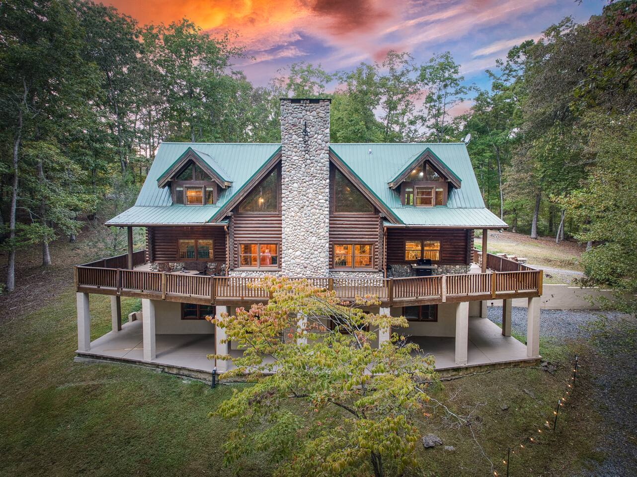 Lock in your Summer Dates! Family Friendly Cabin!