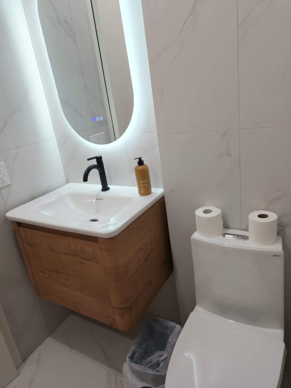 Modern 1 Bedroom opposite 770