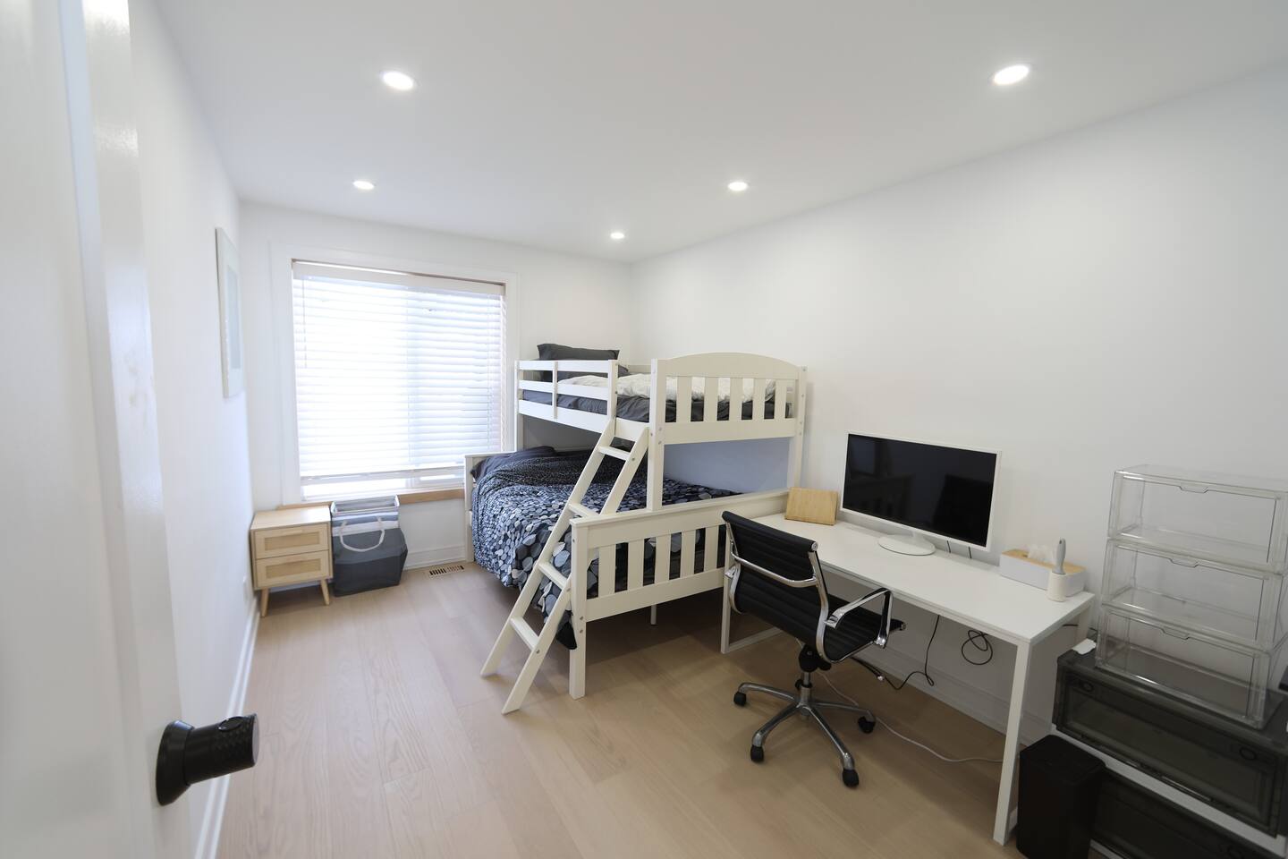 YOLO Guest House Lower unit Richmond Hill