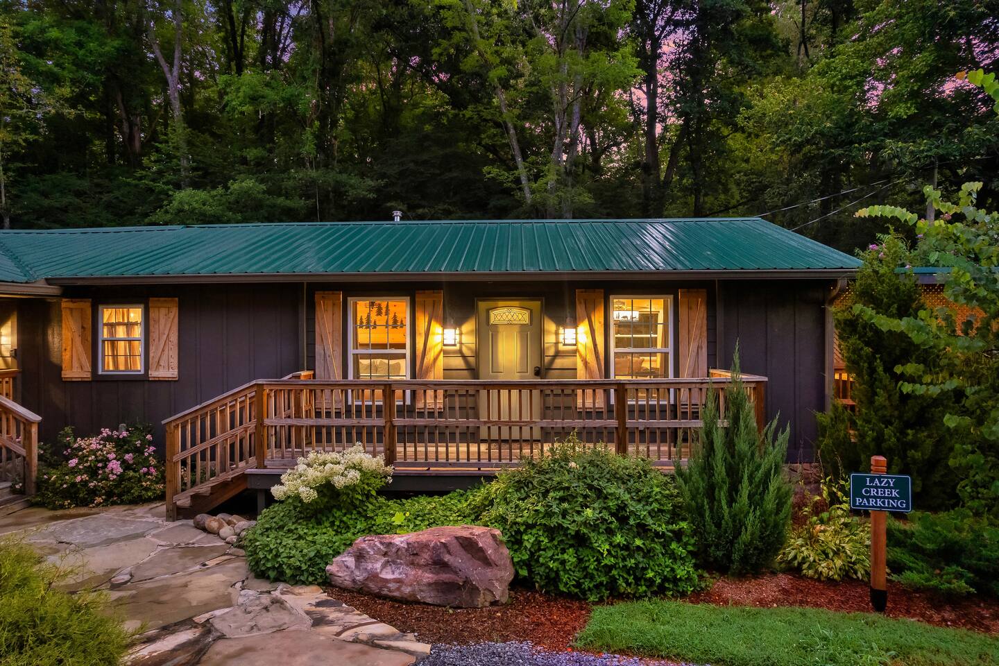 Gatlinburg Couples Retreat• Creek• Movie Theater